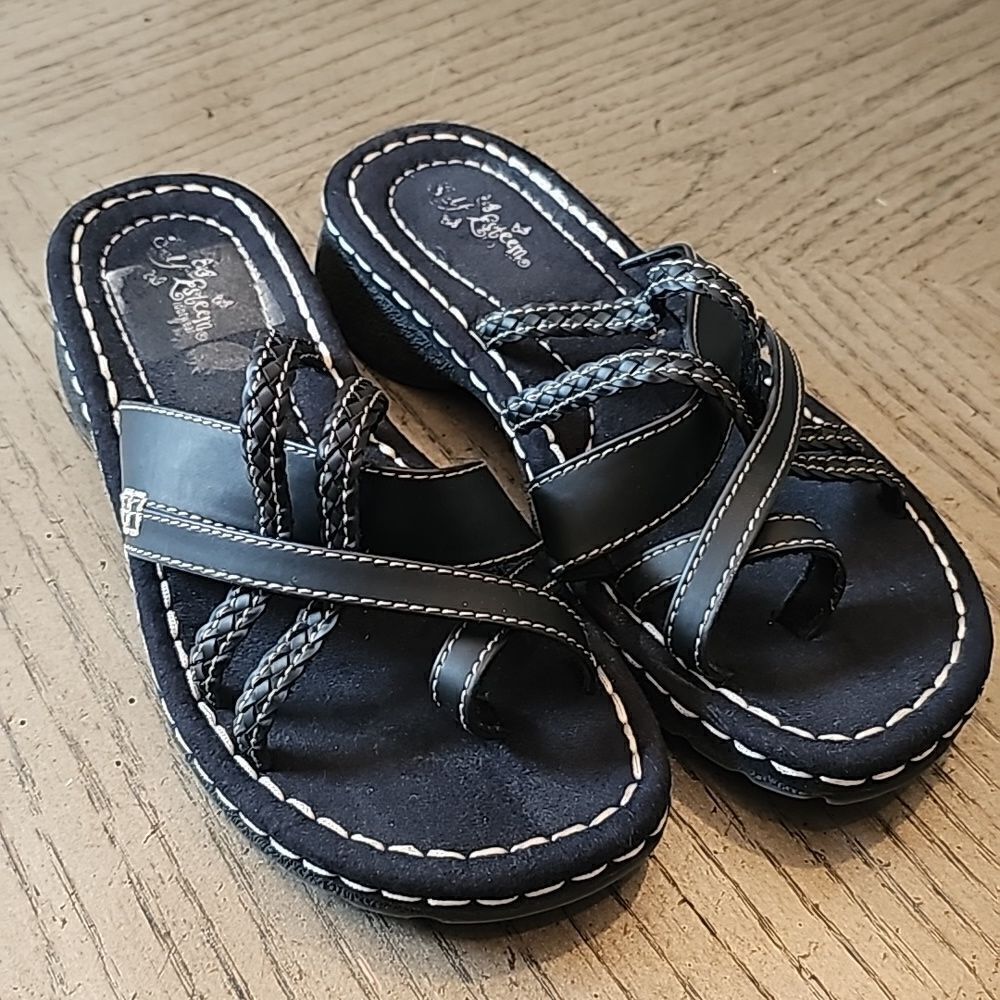 Black sandals size 8.5W